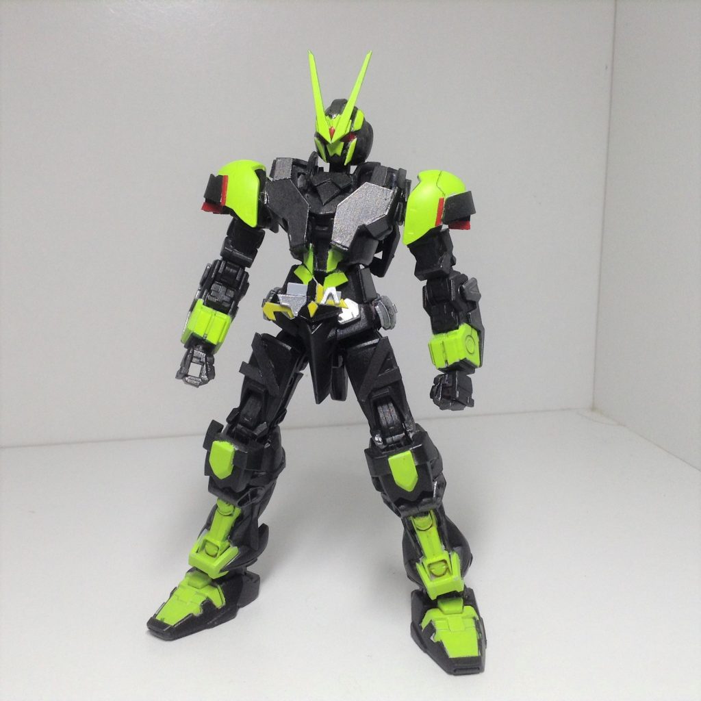 レッドフレームをベースにルプスの肩、フェイクニューの頭部と足の甲、プラ板で胸部装甲等を作りました。あとは殆どアストレイのままです。