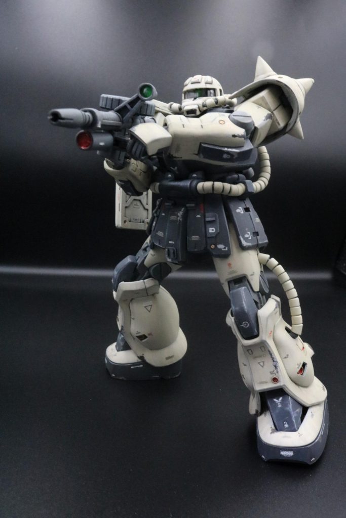 マシンガンも無理なく構えることができるので、楽しいです。