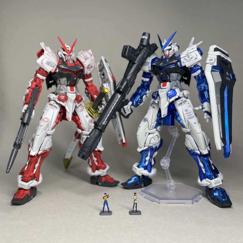 GUNDAM ASTRAY RED & BLUE　以前製作したRGレッドフレーム、RGブルーフレームと並べてみました。