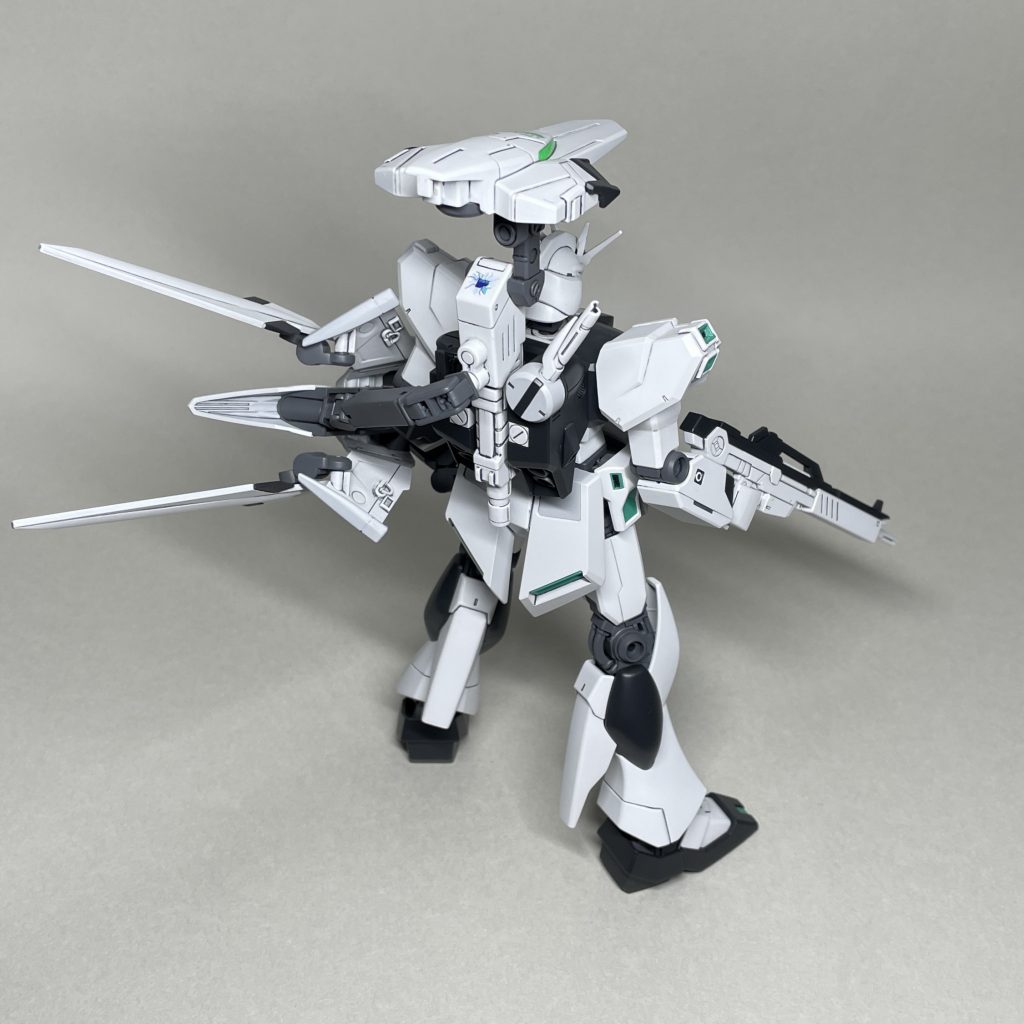 長距離狙撃装備(展開状態) うしろ 追加装備は、バズーカラックに装着した物のみです。他の追加装備や変更点はありません。