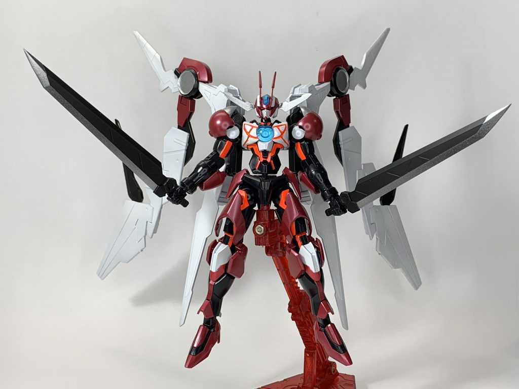 主にHGダブルオークアンタとGポータントのパーツをベースにしてオーバーレイネットワークを構築しており、細部の再現は一部オミットしていますが、けっこう元ネタに寄せられたかなぁと思っております。元々は希望皇の方をやろうかと考えていたのですが、思ったよりCB機からだと寄せにくいと感じたり、すでに先人たちがハイクオリティな希望皇を製作されていたこともあり、いろいろ考えた結果、未来皇に決定しました。対話のための機体であるクアンタと、相手と分かりあうことをテーマにした未来皇なので、組み合わせ的にもいいんじゃないかなぁって。（なお効果はコントロール奪取。。。）