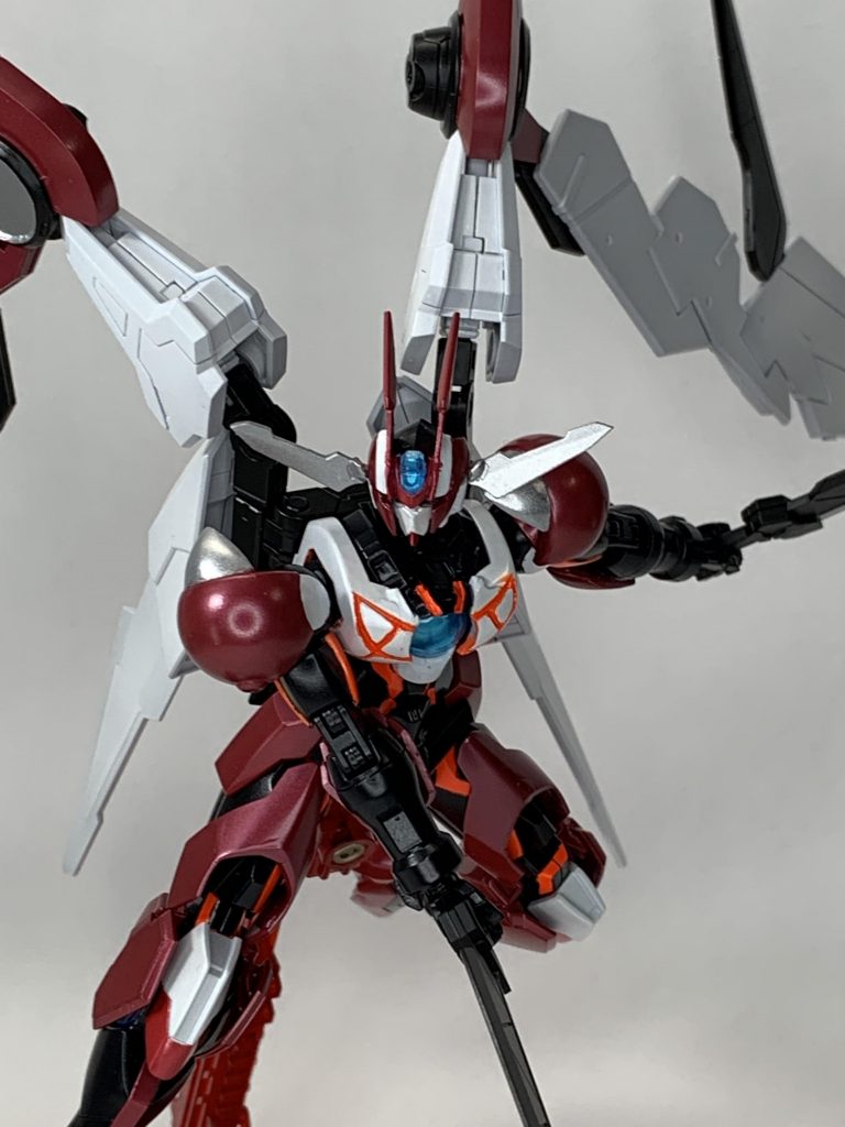 ホープ剣・フューチャースラッシュ！！マスターデュエルのパック開封でもおなじみのポーズこと、フューチャースラッシュのポーズ。出来る限り可動には影響が出ないよう改造はしていますが、逆に可動域の拡張とかはしていないのでこれくらいが限界。