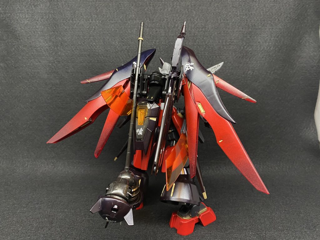 鬼神覇王ガンダムデスティニーガンダムをベースにオーガジンクスなどのパーツを使って完成した機体。そのコンセプトは｢光の翼の機動力を活かして間合いをつめて破壊する近接特化機体｣であり、それ故に一切の射撃兵装を持たない。……という俺設定です。