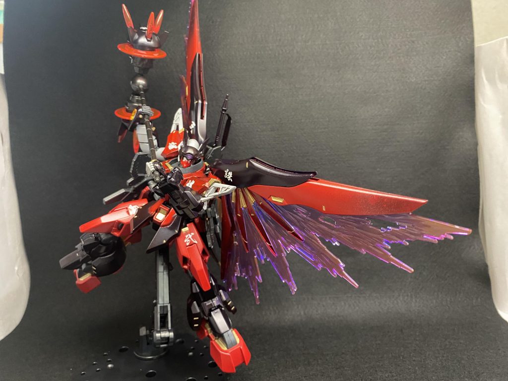 ということで、鬼神覇王ガンダムでした。最初に話したように今回は前回と比べてかなり簡単なミキシングでしたが、なかなかうまくいったのではないかなと思います(一部パーツはマスキング塗装に滅茶苦茶苦労しましたが)。前回が万能機で今回が近接格闘機だったので、次は遠距離機体を作ろうと思っています。ここまで見てくださってありがとうございました！