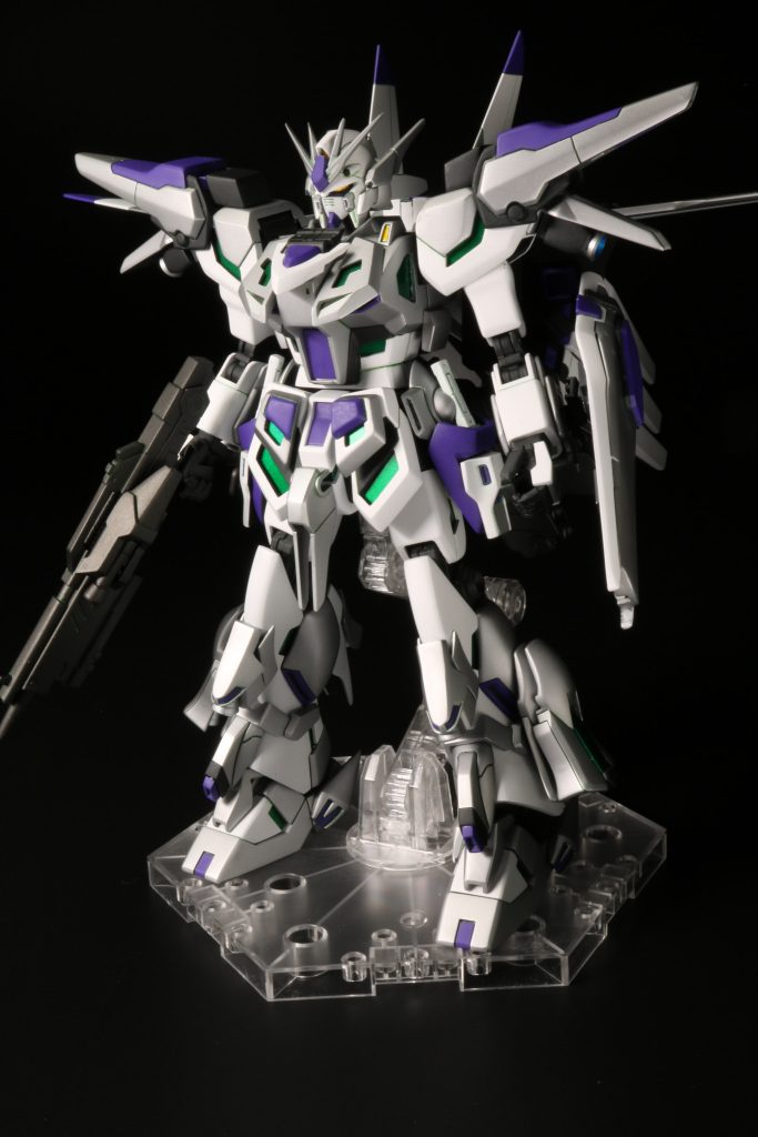 前腕をエールストライクに変更、フレームと肘関節を変更し可動域を増やす為、二の腕部分はνガンダムのもの幅増しし、全体にサイコフレームを埋め込みました。
