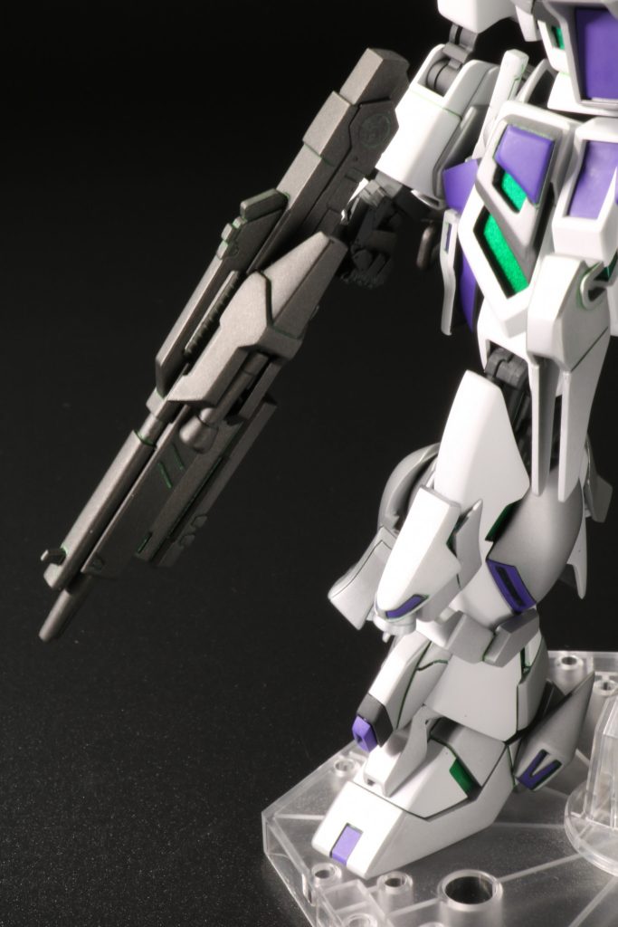 ビームライフルはνガンダムのものにエールストライクのパーツを付けています。