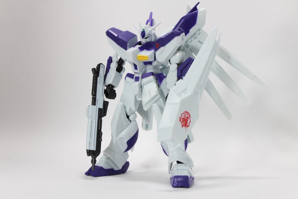 塗装前です。間違えてシールドを上下逆につけていたのは後で気づきました。にしても、1000円ぐらいでこのボリュームは凄いですね。