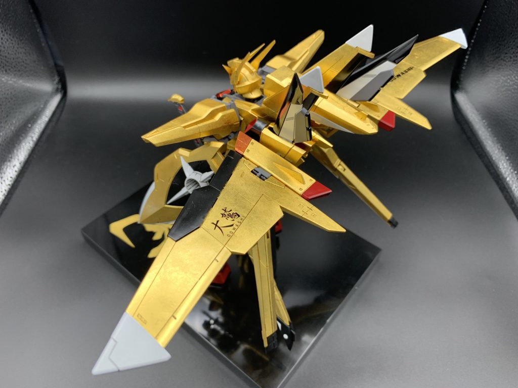 オオワシのブースターに追加でオオトリのブースターを追加したため横幅がかなり大きくなり、後方からもインパクトのある印象になっています。