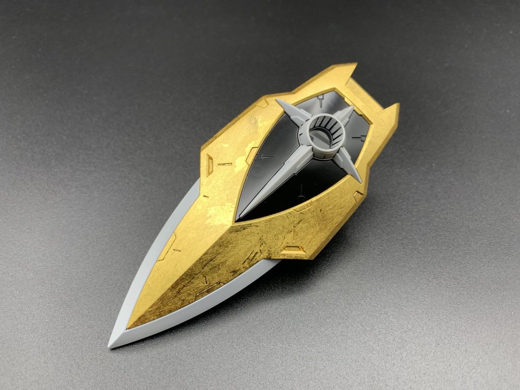 こちらも丁寧に金箔を貼りつけました。