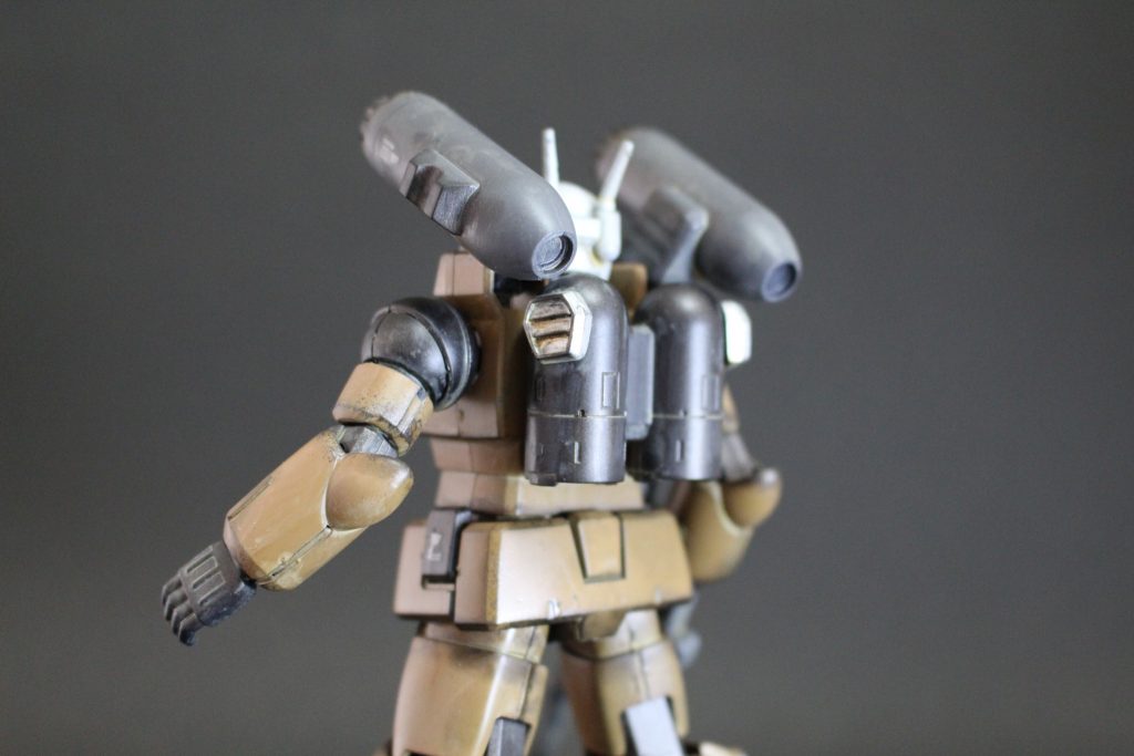 背中。冷却用の大型バックパックにしようと思ったんですが、いいジャンクパーツがなくて断念。