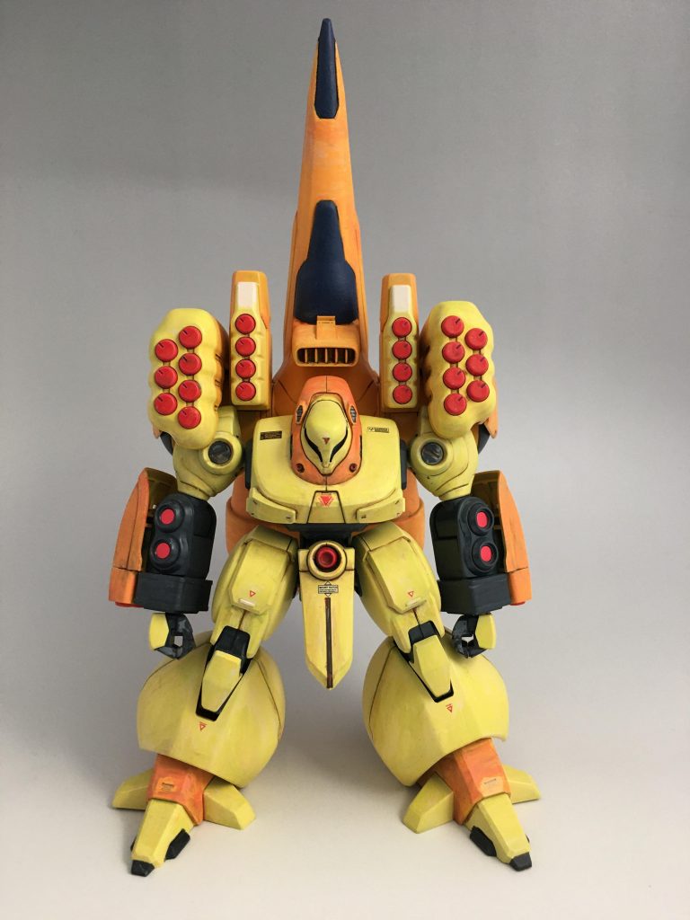 エアブラシで基本塗装後に水性塗料を筆塗り。イメージは昔のキットの箱絵です。