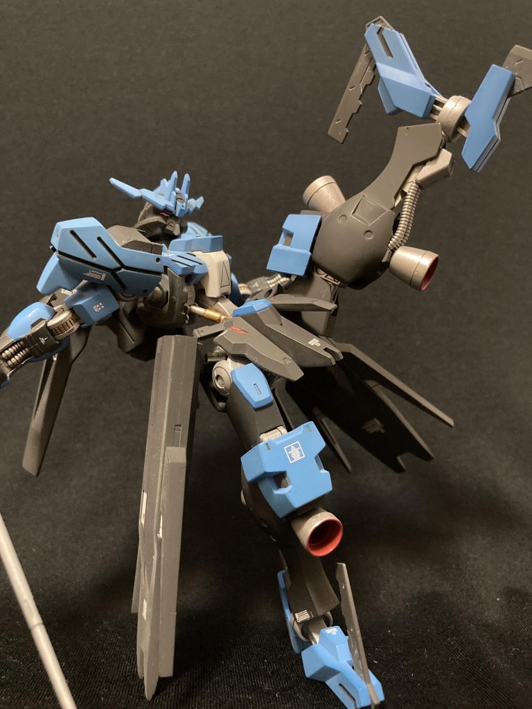 ハンターブレード踵落とし。膝のバーニア噴射で踵落としのスピードに威力を付ける・・って、子供が考えたような攻撃方法がオモロい。つよい。