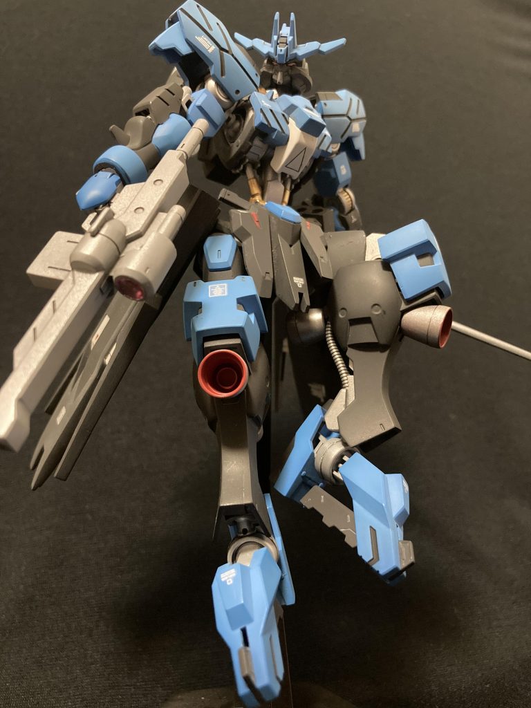 フレームのゴールドの色分けは一部筆塗りです。配色のアクセントになってくれて、唯一ここは気に入っています。