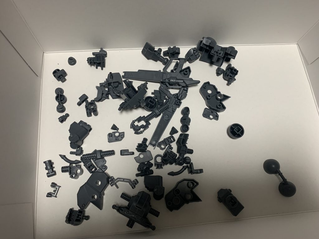 先に各色のパーツ毎に切り離して塗装してしまいます。