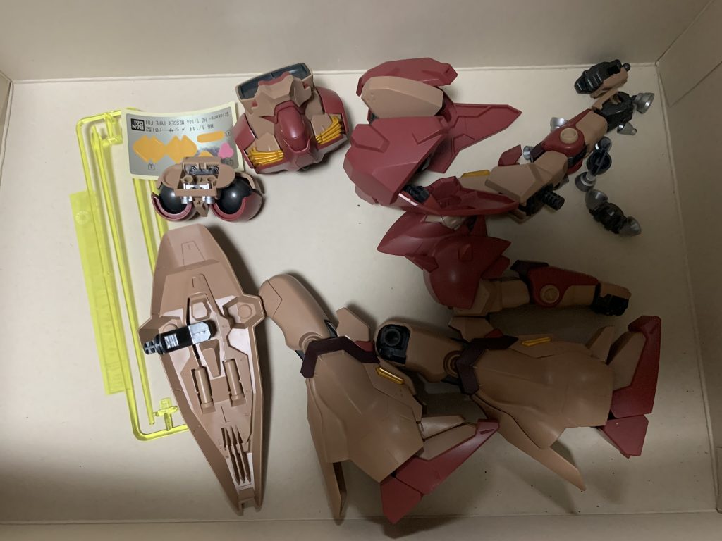 その上でパズルの容量で説明書を見ながら組み立てました。