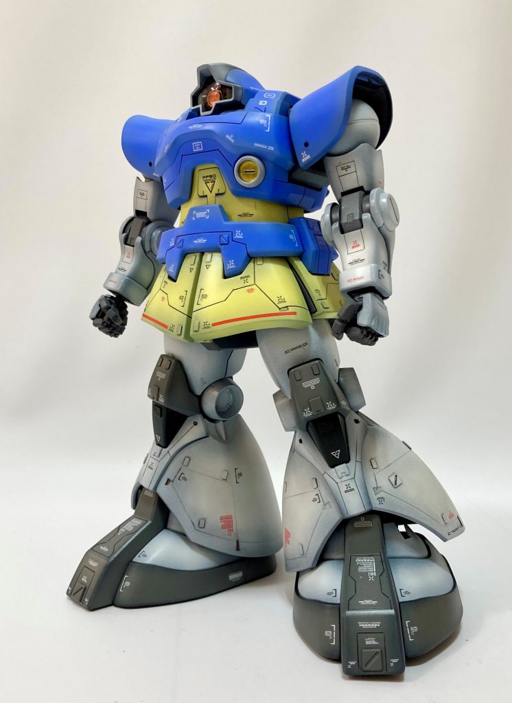 相変わらずスジ彫が上手い事いかず四苦八苦でした。ウクライナカラーで平和がテーマですので武器は持たせておりません。