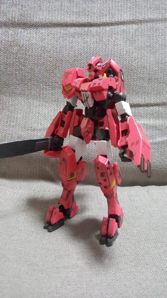 ガンダムフラウロスF鉄血好きなダイバーが作ったガンプラ、ダイバーはフラウロスが一番好きだが、好みにより巨大な剣がメイン武器となった。ベース:ジャンクフラウロス武器:アムアム、ヴァルキランダー、カスタマイズキャンペーンパーツその他:アムアムア｢ウェザリング意外の塗装はほぼしてないのね。｣デ｢でもパーツ配置だけで少し攻撃的になったと思う。｣マ｢ありがと、でもこれエイプリルフールに出す予定だったんだけどね。｣デ&ア｢え？｣