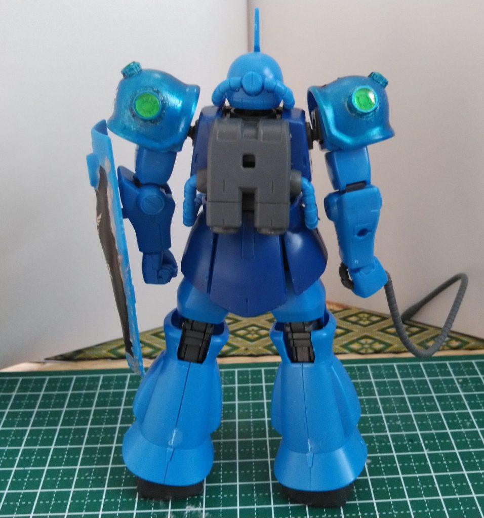 後ろ。肩の後ろにもセンサーがあります。後は変更点なし。