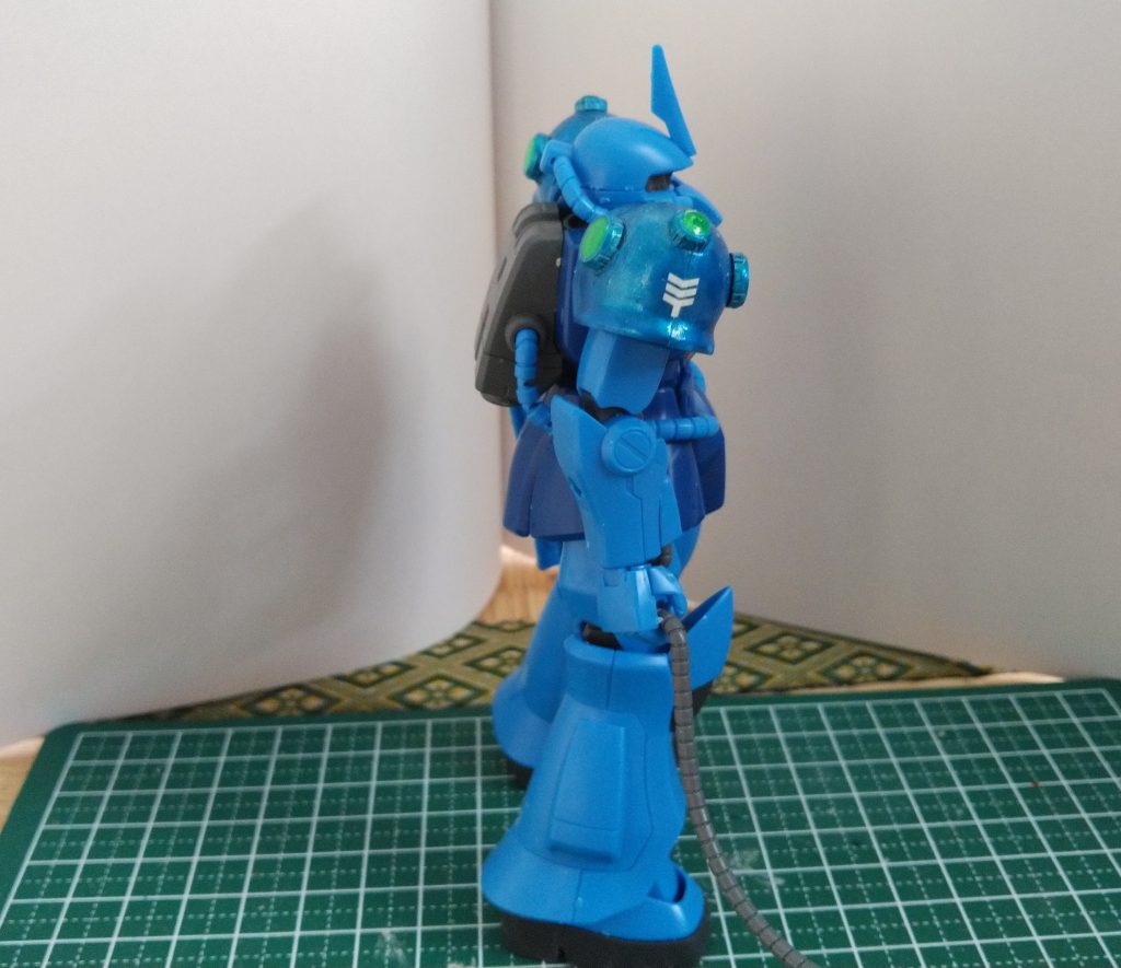 右の横肩のセンサーとデカール以外変更点なし。