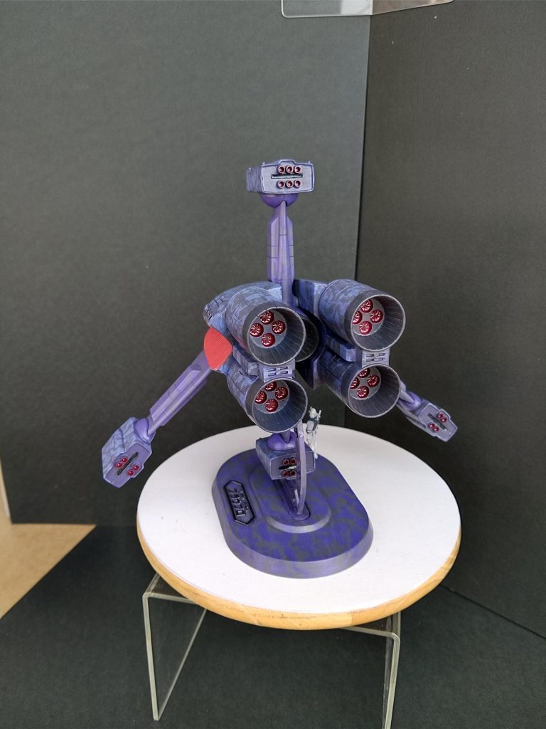 機体後部。ノズルは輪切りの丸パイプを追加してます。