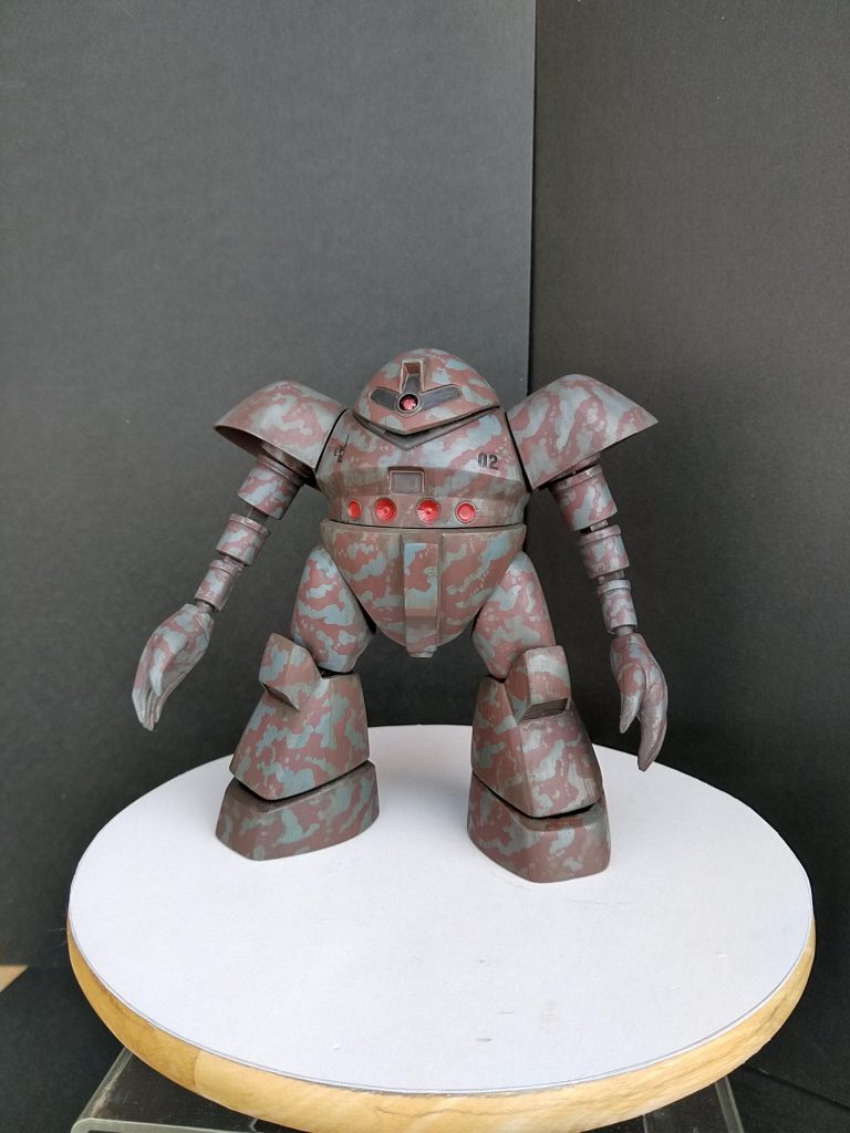 手足、首、腕は２㎜アルミ線で結合してます。