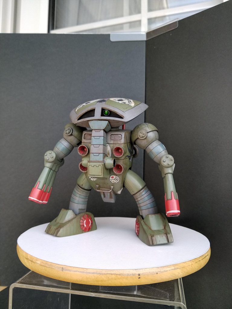 モノアイはHアイズ。機体各所にも手描きしてますが目立ちませんね。