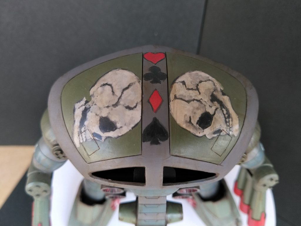 頭部上面にツイン髑髏を手描き。