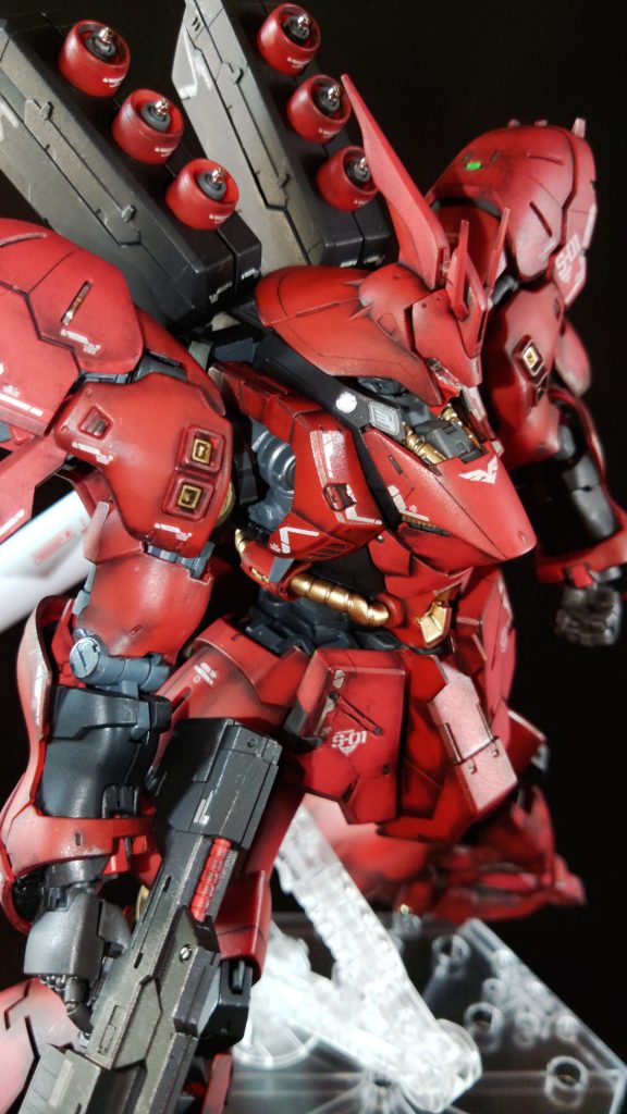 ファンネルの先っちょのメタルパーツは良いアクセントになりました。胸部のスジボリ追加は上手くいったと自負しております。