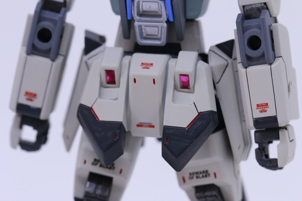 センサー箇所にはラピーテープを添付。百均に売っている安価な商品ですが、効果は大きい。切り取りのサイズ調整が難しいですが、デザインナイフを立てれば簡単にきれるので、扱いやすさは良いです。