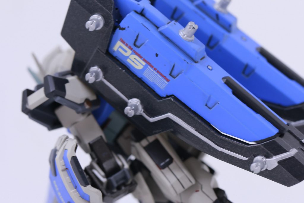 背面はこんな感じ。寂しさはなくなりましたが、逆にかなりごってりしました。これはこれでアリかな、と思いつつ、次からはサイズ感もチェックしようと思いました。