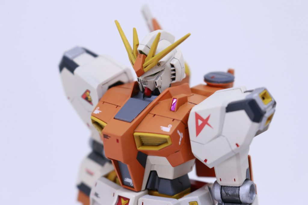 バストアップです。1点ご紹介したいことがありまして、センサー部分の加工です。100均のラピーテープを貼っているのですが、EGにはシールが付属しないので、効果はバツグン。本キットのみならず、是非とも応用なさっていただきたい点です。