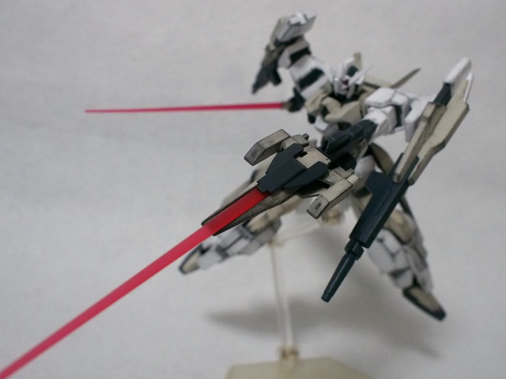 ライフルからもサーベルを出力しての2刀流。