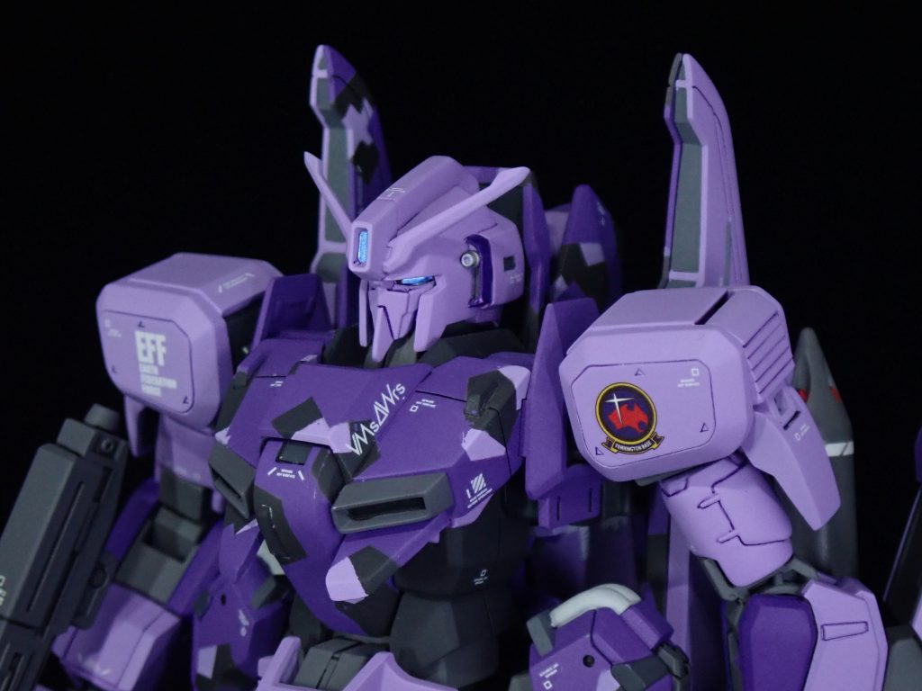 センサー系はC1のキット付属のホイルシールを使用。（A1は赤色）肩全面のスジボリが大変でした。胸部に貼ったVMsΔWrs？ってどういう意味？