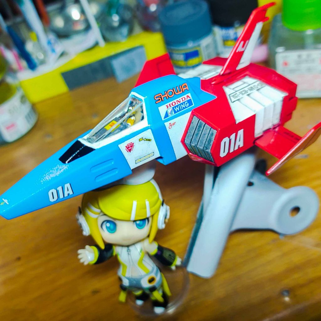 「コアファイター」を改造してコクピット部分を製作。Gアーマー付属のコアファイターは大きいので1/144のパイロットを乗せても違和感が無いようにシート位置や内部も調整。デカールは手持ちのモノをイメージで貼り付けました😍