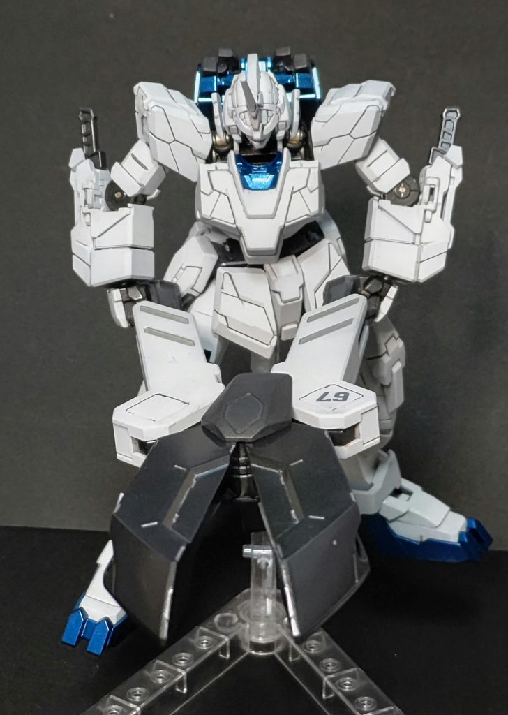 装備はナイフ以外にシールドとドリルランス。シールドはグシオンリベイクFCの物なので、シザーとしても使用可能でも、めっちゃ塗装剥げそうだからもう持たせないかも？