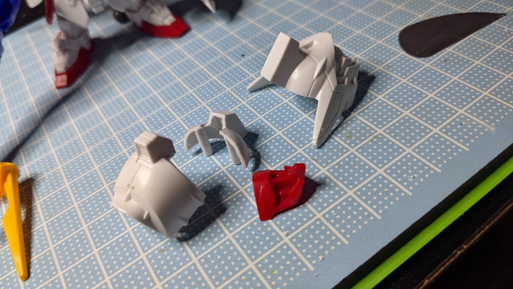 頭部の分割は合わせ目消しの為にしました。