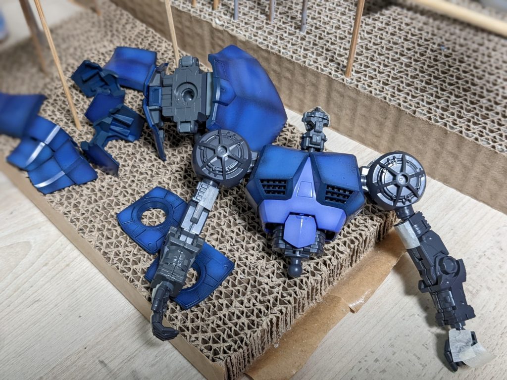 フレームはオリジナルのグレーバイオレットでランナー塗装。フレーム内部は細かく塗り分けていません。