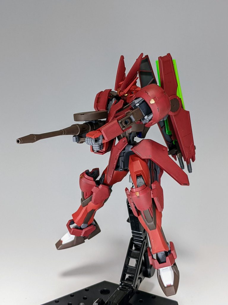 ヴァルキュリアビームライフルを構えて。完全にグリムゲルデのヴァルキュリアライフルまんまですが気持ち塗り分けたりしています。