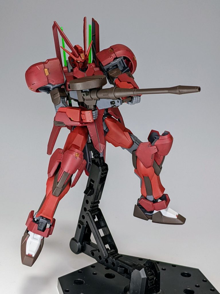 あとなによりEGストライクがお店にたくさんあるので、多少無理な切り貼りもガンガン試せるのがいいですね。