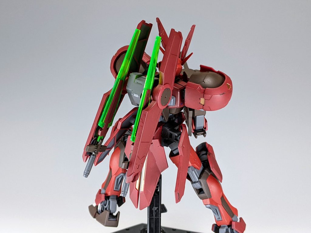 バックパックにも懸架可能。かなり見えにくいですが、自己満のために装甲裏も塗り分けてます。