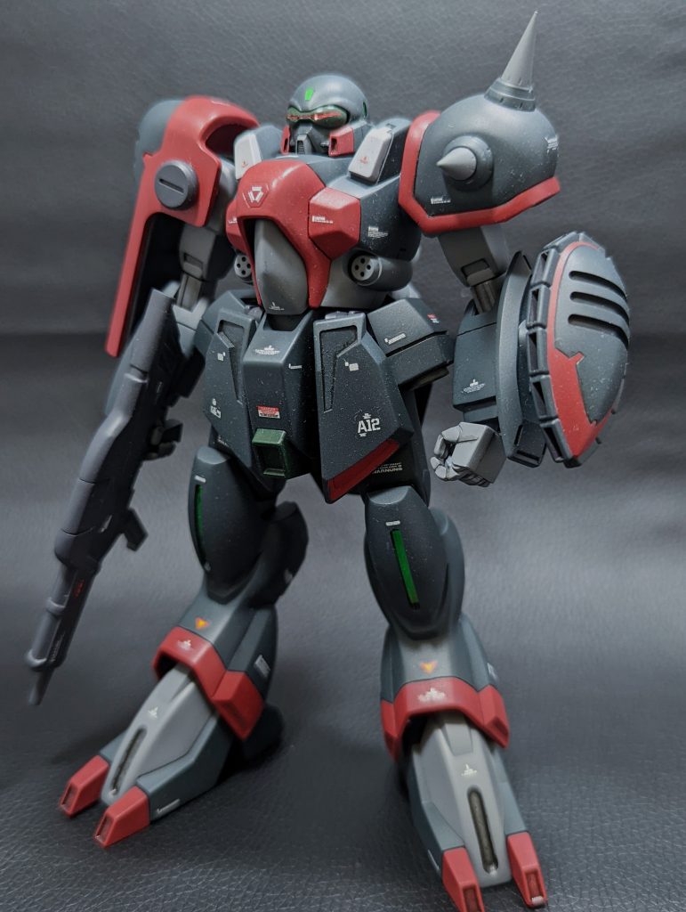 合わせ目消し以外はほぼストレート、肩のトゲをMSスパイクに交換しています