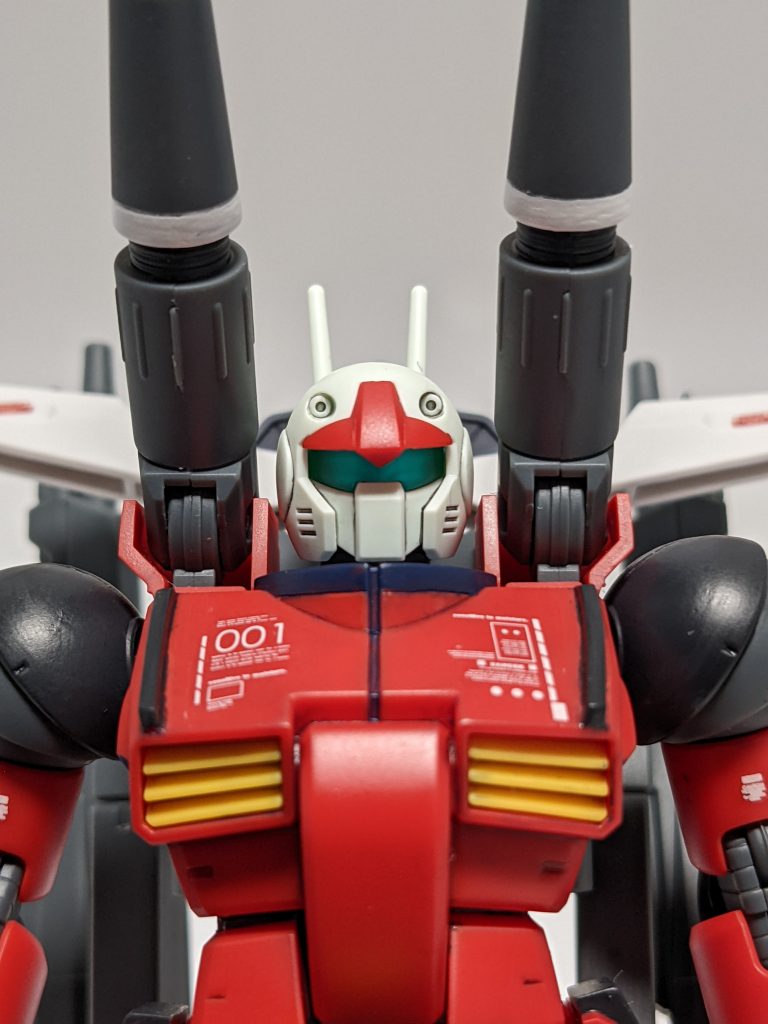 ところで、謎のコダワリというものがあります。僕が作るガンキャノンはバイザーに三角形のプラをつけることです。意味はありませんが、まあ、やりたくなるんですよね。アイコンにしているガンキャノンにもやってあります。過去に作ったもので、ガンスタにあげたことはないですが。オリジナリティというやつでしょうね。