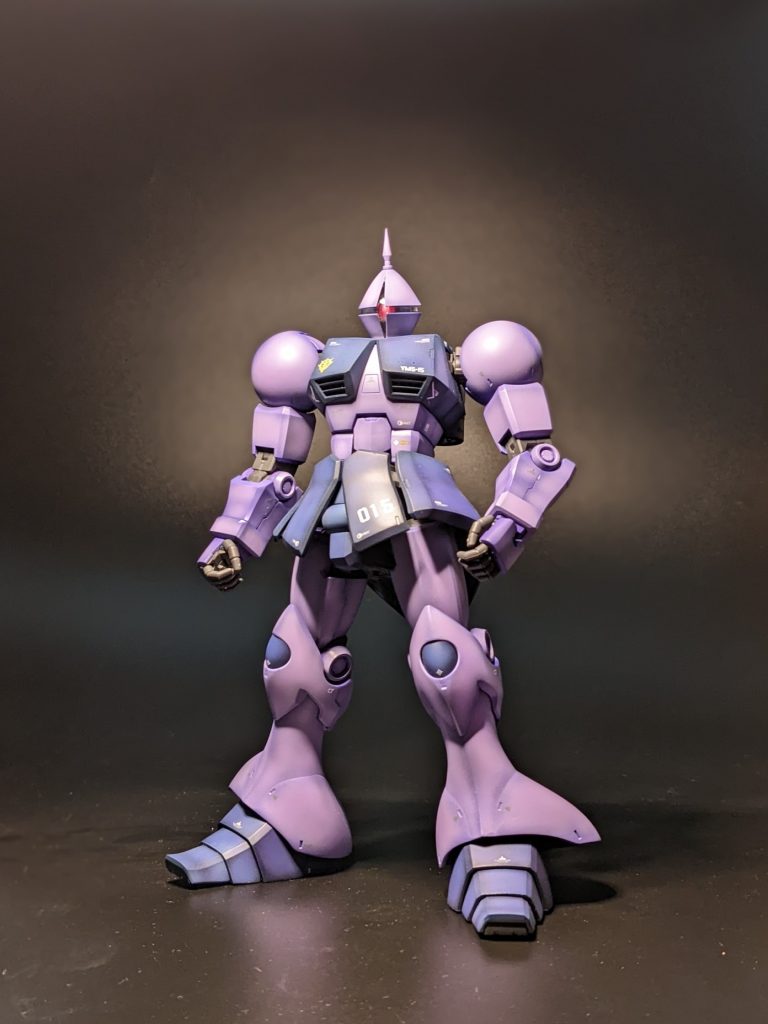 アイは蛍光塗料で塗りました。ブラックライトをあてれば光ります。