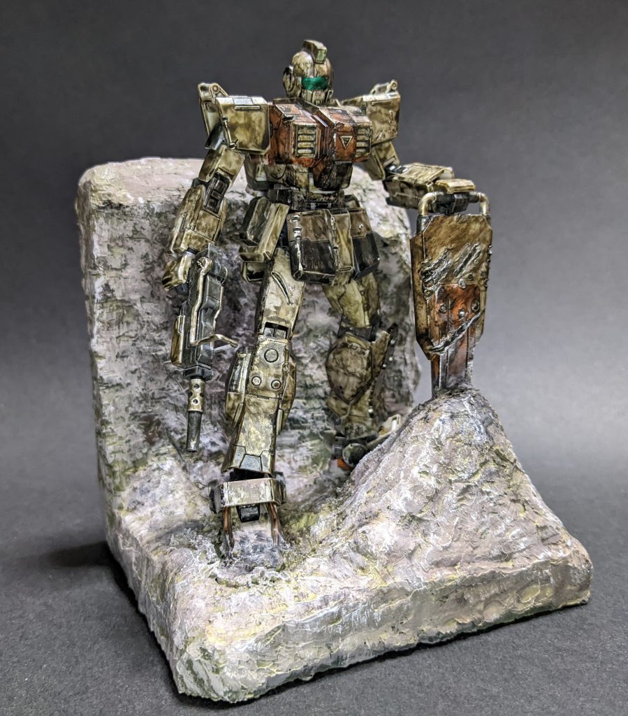 モビルスーツの重量を加味し、わずかばかり地面に足部が沈んでいる様子をうまく表現できたかと思います。