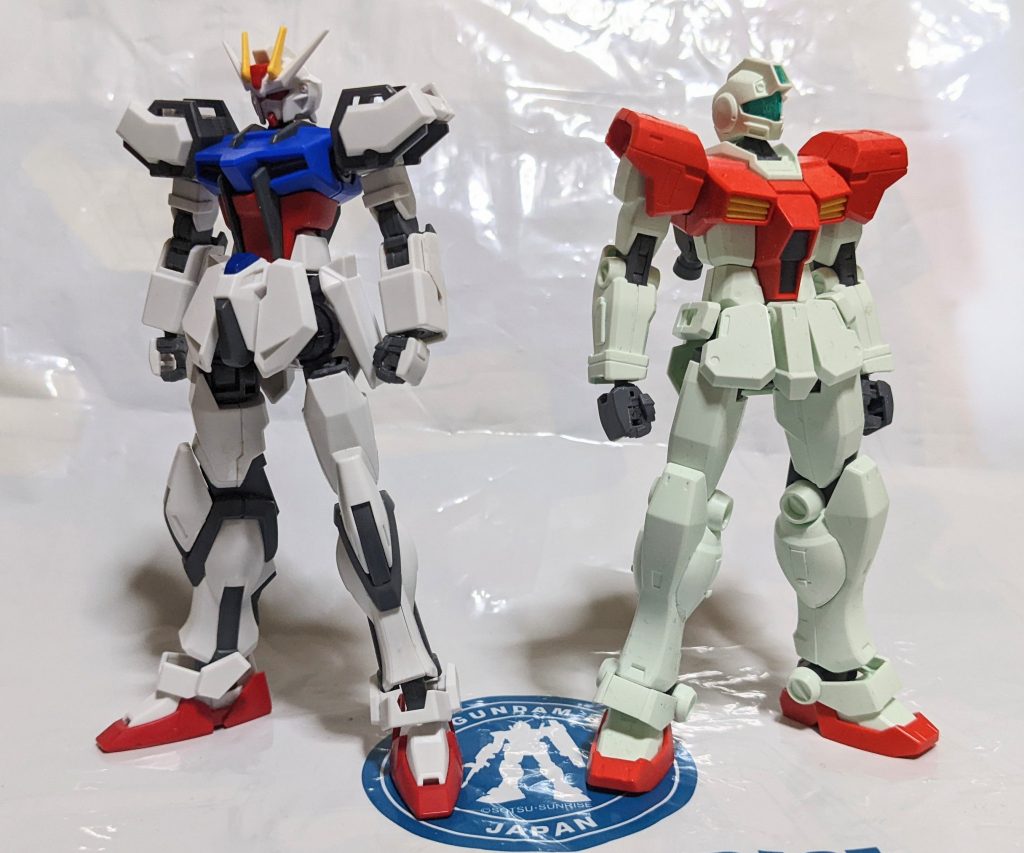 中古で購入したGM/GMと比較。少しだけ高くなってますが、HGで18m級としては誤差と言えば気にならない大きさ。