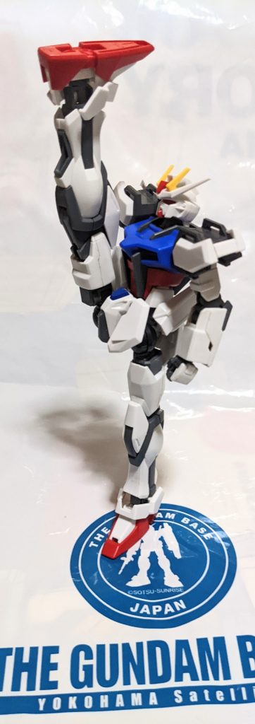 ニューガンダムくらいの体格差でもかかと落としが出来るI字バランス。これにはサザビーも苦笑い。