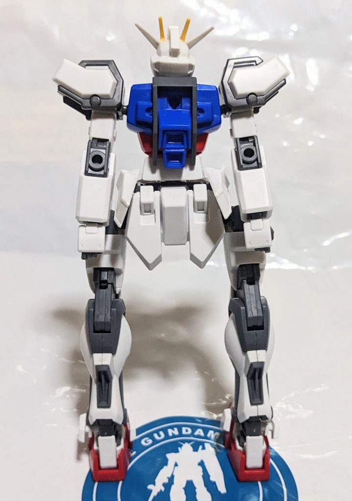 両足変形させた状態。これくらい開けばAGE-2の変形も差し替え無しでいけそうです。結論:AGE-2でやればよかったのにという意見には何も反論できない。面倒な太ももの伸長改造の代用にも出来るので、ぜひ一度お試しあれ。※改造はあくまで自己責任なので、試す際は予備パーツを確保して行いましょう。世のガンプラ改造マイスターの参考になれば幸いです。