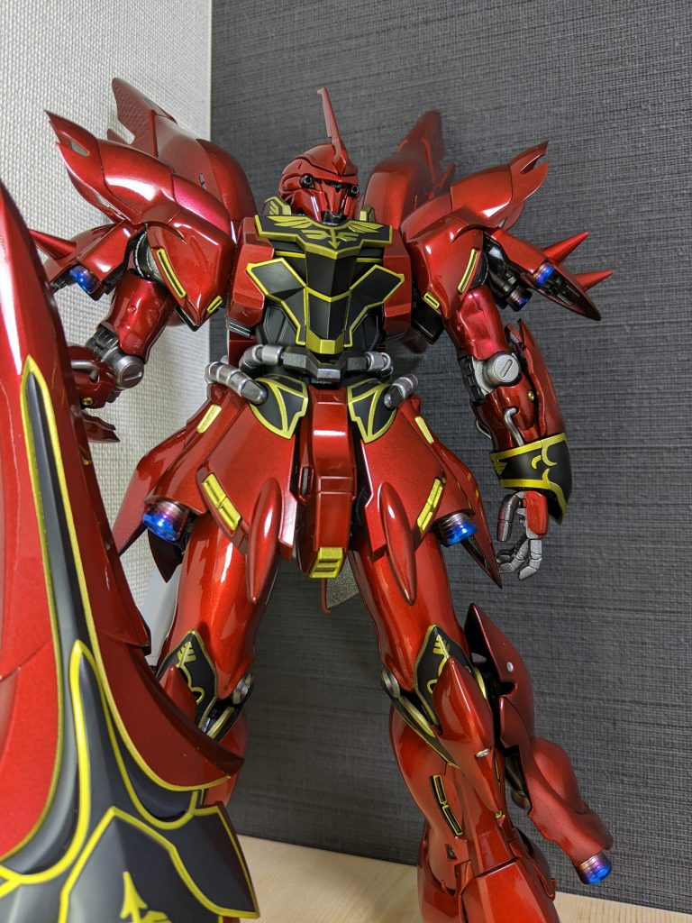 エングレービングは真鍮色が良いと思って塗りましたが、金色のが良かった気がします。つや消ししたら黄色くなりました。やり直す気力はありませんでした難しいものです。