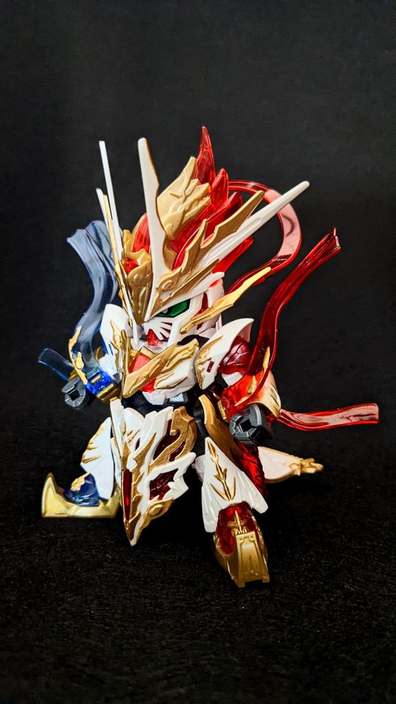 塗装は白と、クリアパーツの足りないゴールドのみ筆塗りして、ガイアノーツさんのガラスパールでコートしました！