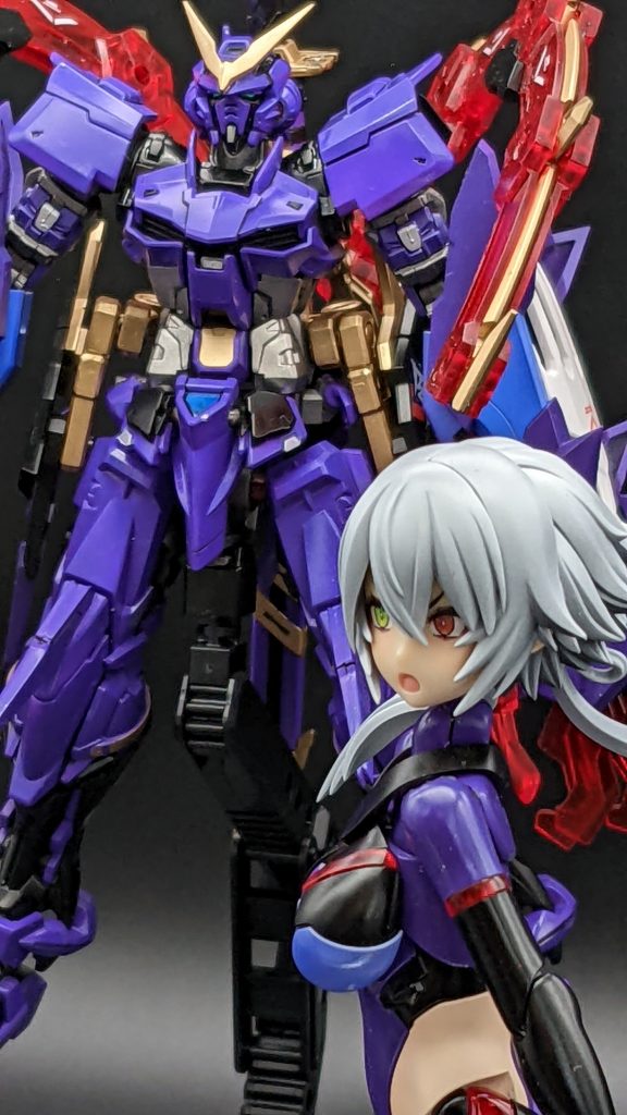 パイロットのスサノヲさん素体モードは、パイロットスーツに見えなくも・・・